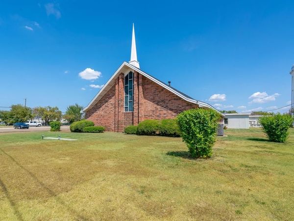 200 E Carr Lane, Duncanville, TX 75116
