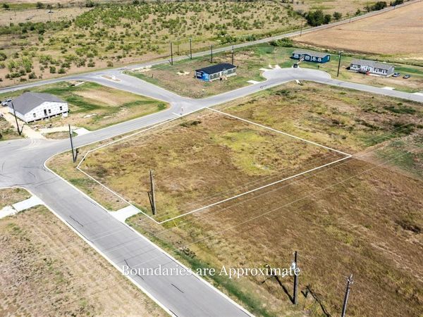 221 Castellana WAY, Elgin, TX 78621