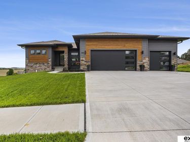 19120 Murray Trail, Gretna, NE 68028