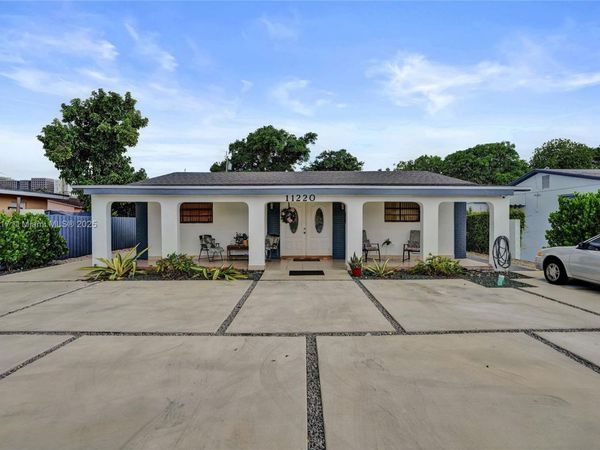 11220 SW 2nd St, Sweetwater, FL 33174