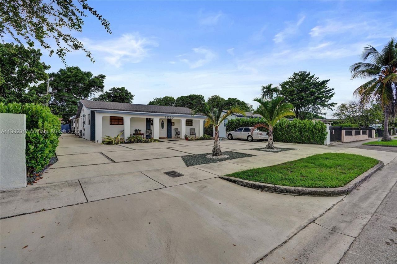 11220 SW 2nd St, Sweetwater, FL 33174 Photo