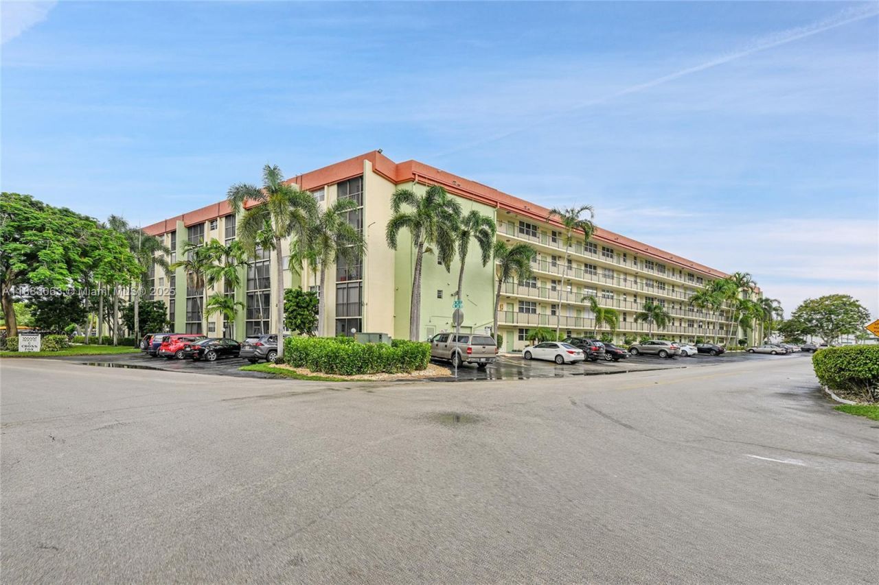 5300 NE 24th Ter, Unit 422C, Fort Lauderdale, FL 33308 Photo
