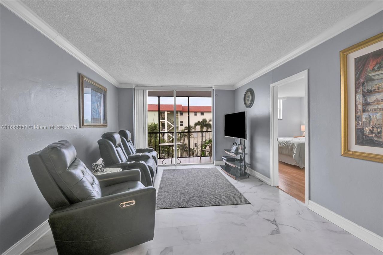 5300 NE 24th Ter, Unit 422C, Fort Lauderdale, FL 33308 Photo