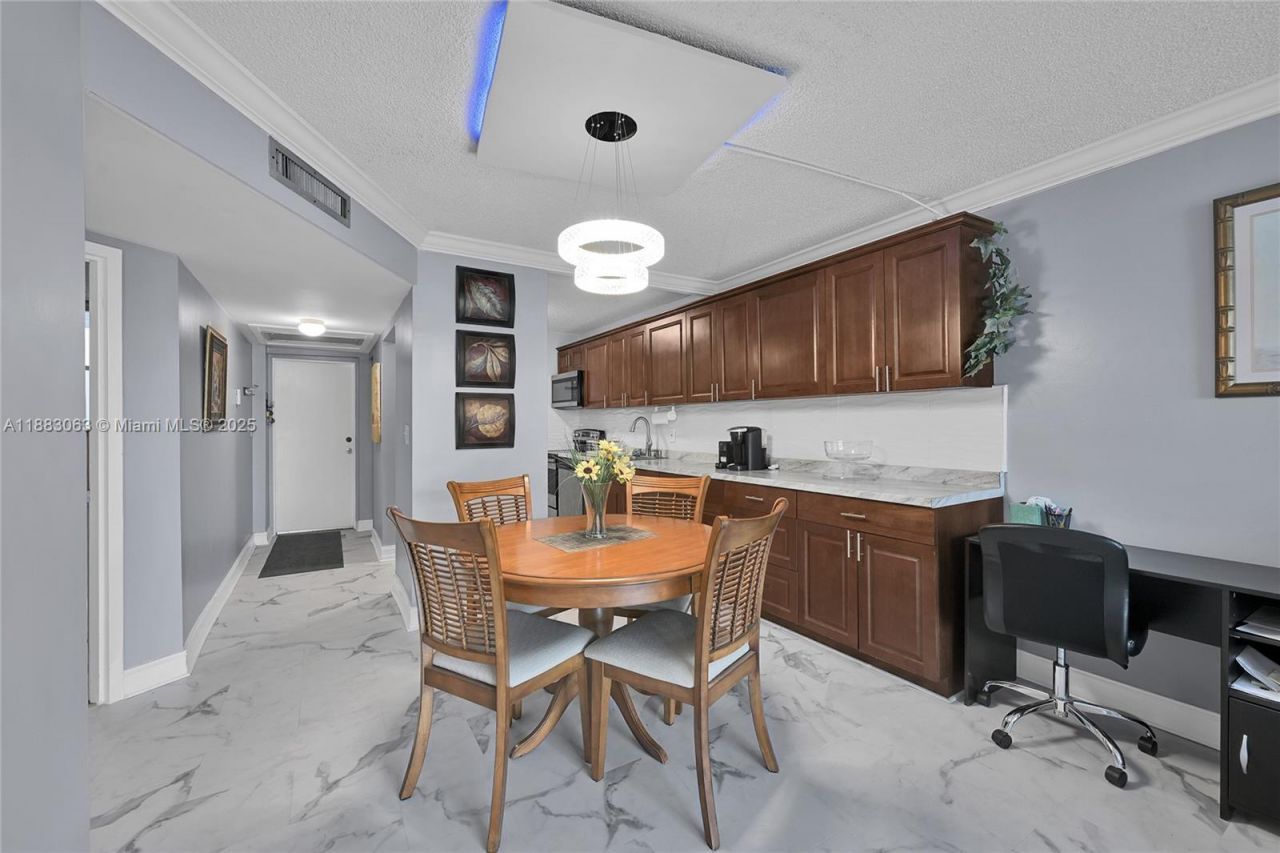 5300 NE 24th Ter, Unit 422C, Fort Lauderdale, FL 33308 Photo