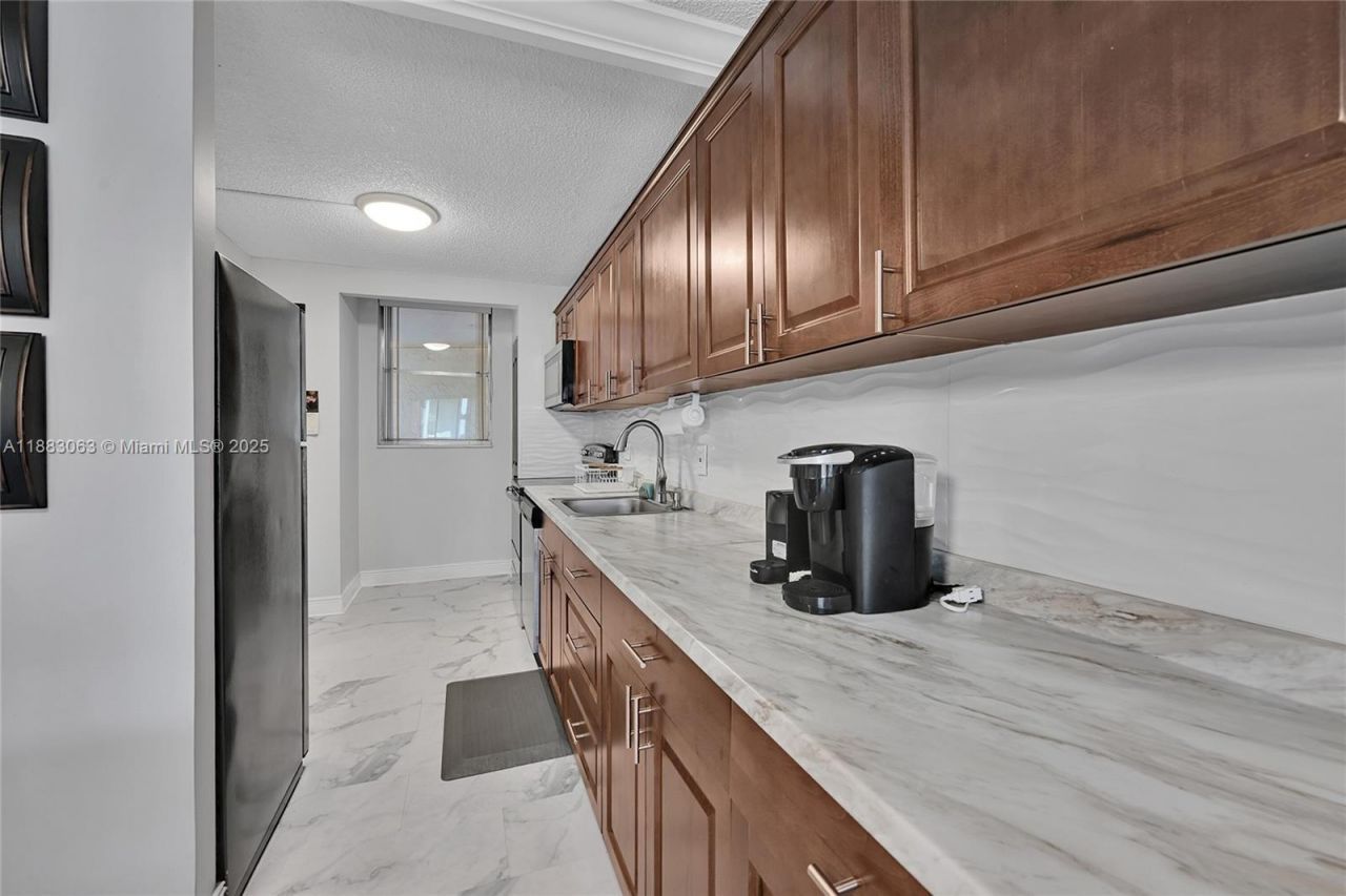 5300 NE 24th Ter, Unit 422C, Fort Lauderdale, FL 33308 Photo