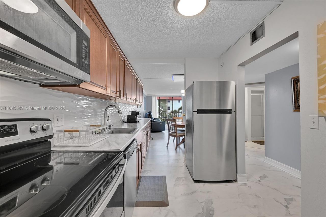 5300 NE 24th Ter, Unit 422C, Fort Lauderdale, FL 33308 Photo