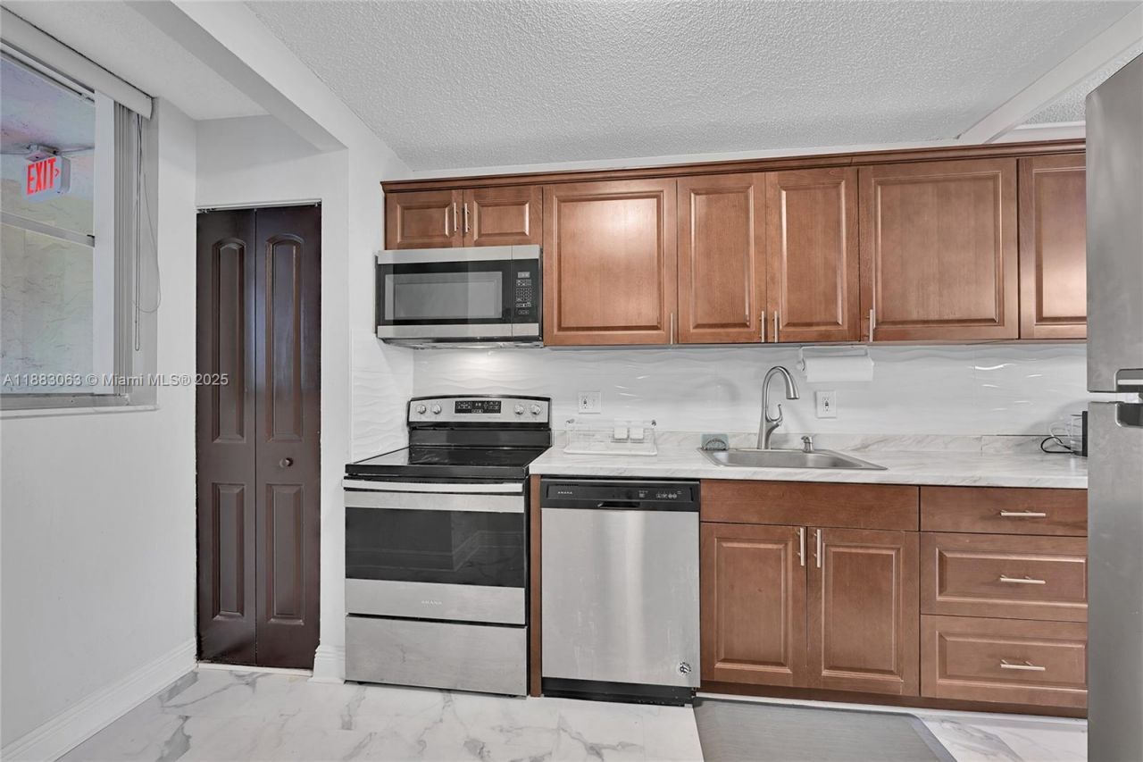 5300 NE 24th Ter, Unit 422C, Fort Lauderdale, FL 33308 Photo