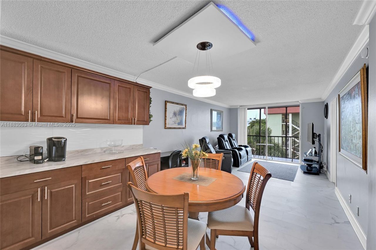 5300 NE 24th Ter, Unit 422C, Fort Lauderdale, FL 33308 Photo