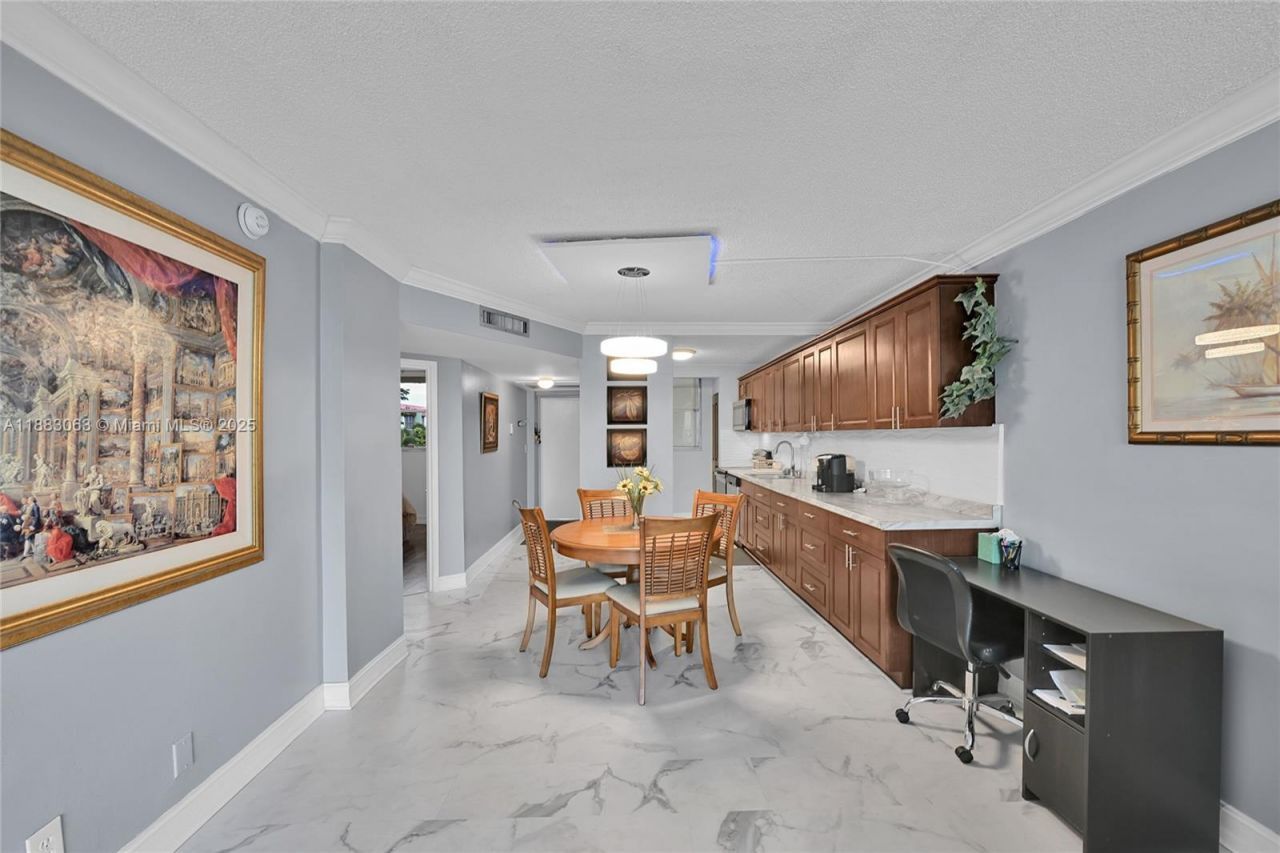 5300 NE 24th Ter, Unit 422C, Fort Lauderdale, FL 33308 Photo