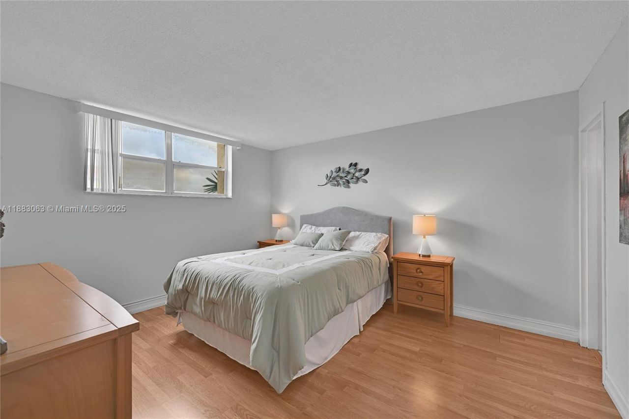 5300 NE 24th Ter, Unit 422C, Fort Lauderdale, FL 33308 Photo