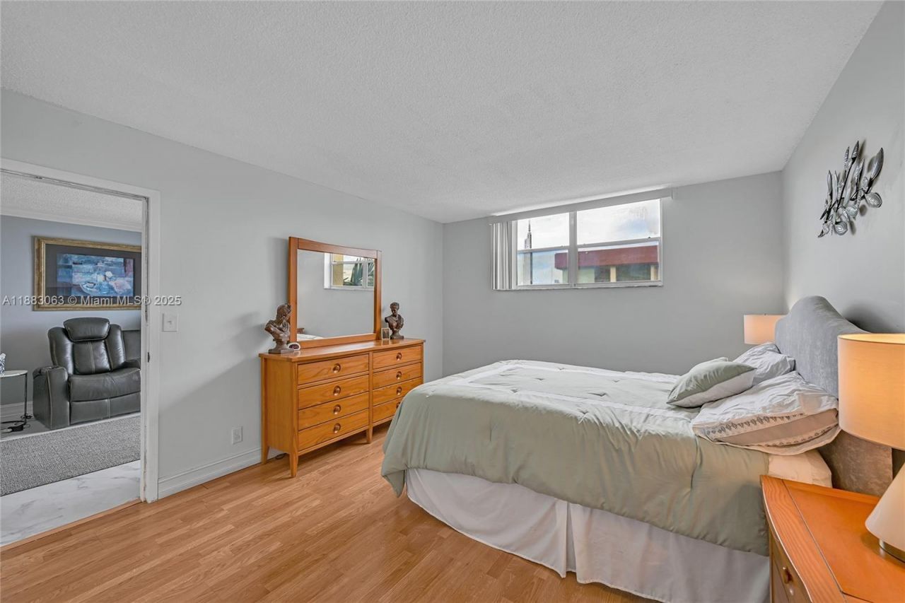 5300 NE 24th Ter, Unit 422C, Fort Lauderdale, FL 33308 Photo