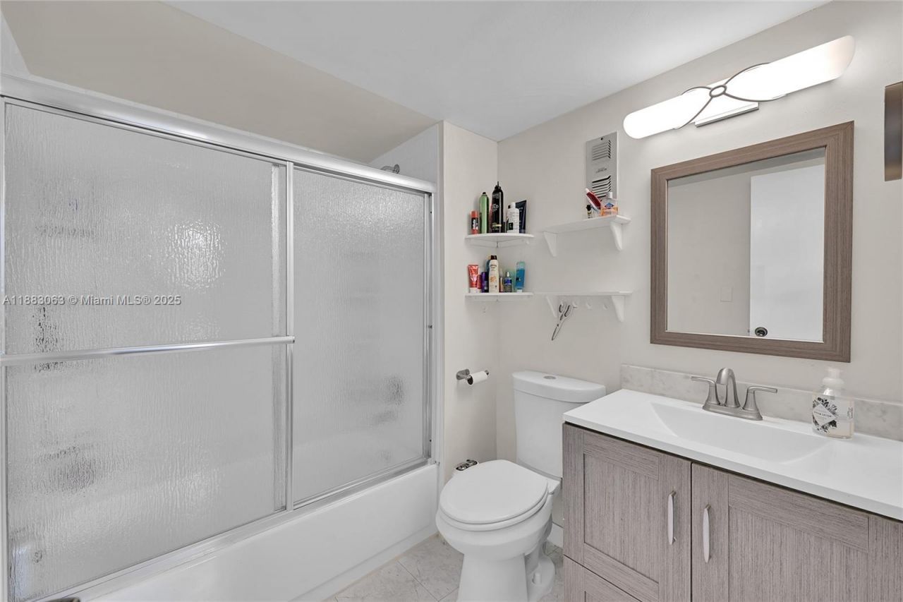 5300 NE 24th Ter, Unit 422C, Fort Lauderdale, FL 33308 Photo