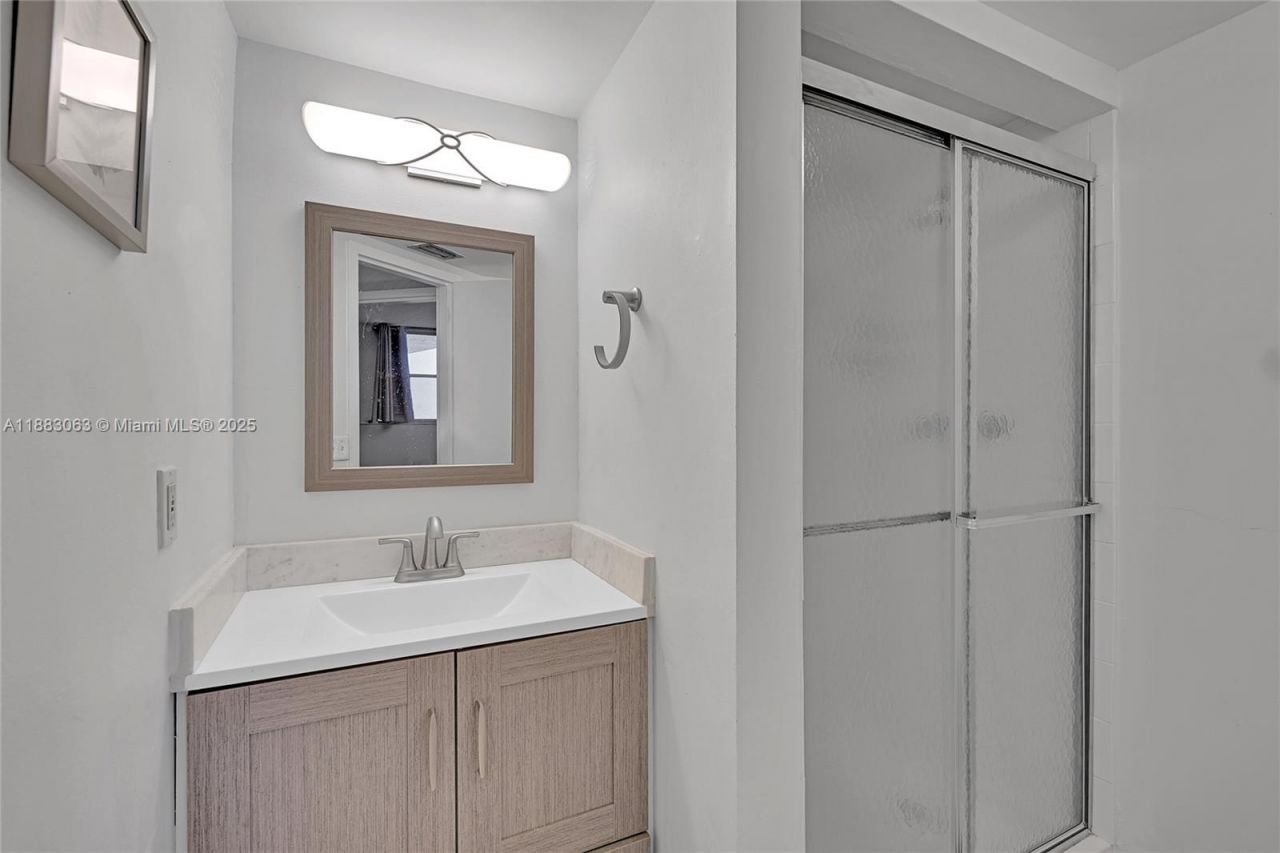 5300 NE 24th Ter, Unit 422C, Fort Lauderdale, FL 33308 Photo