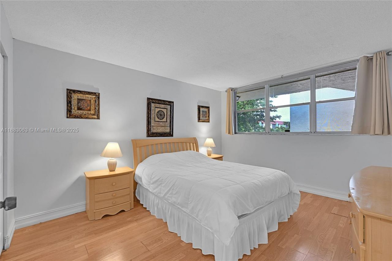 5300 NE 24th Ter, Unit 422C, Fort Lauderdale, FL 33308 Photo