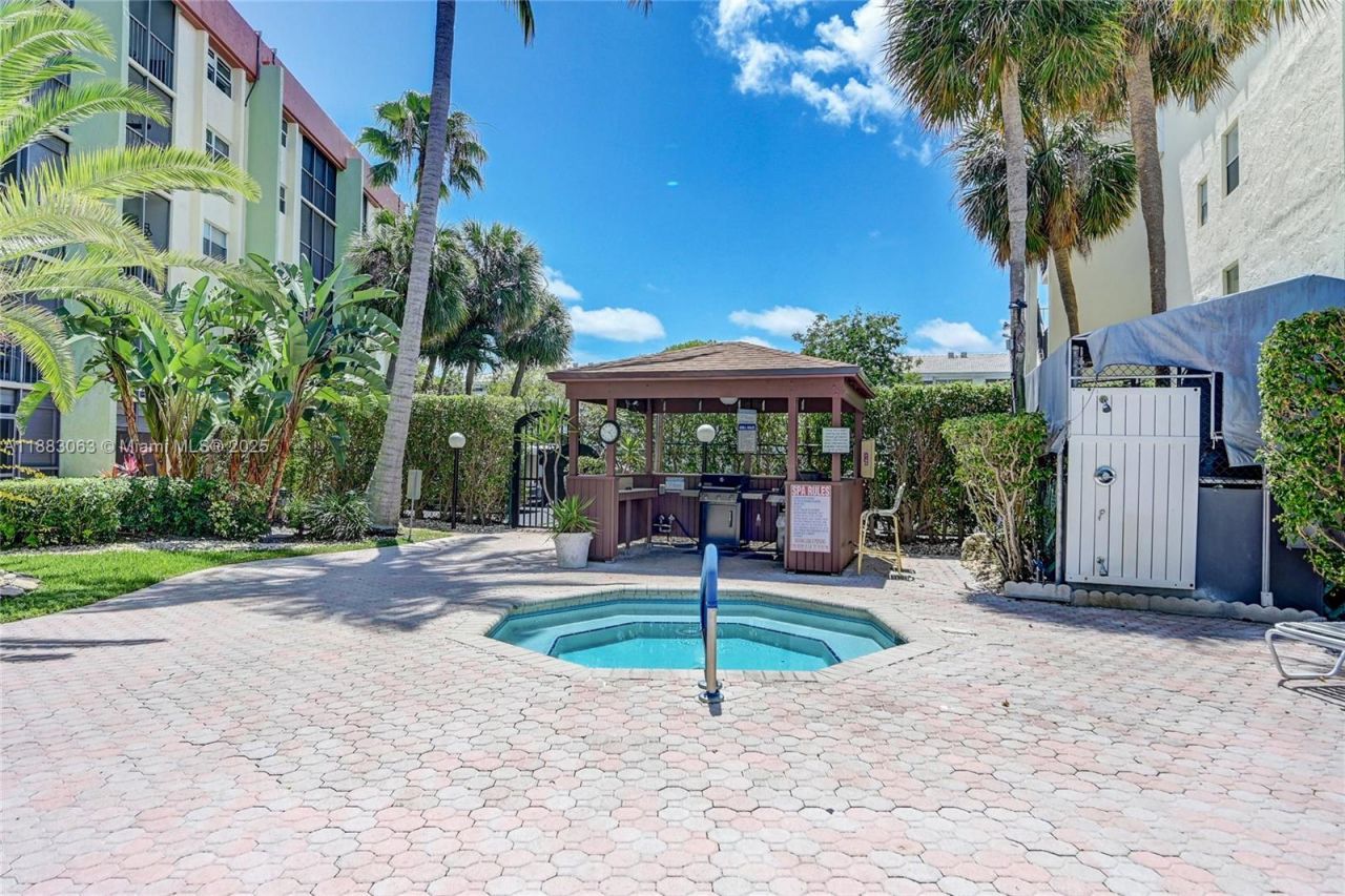 5300 NE 24th Ter, Unit 422C, Fort Lauderdale, FL 33308 Photo