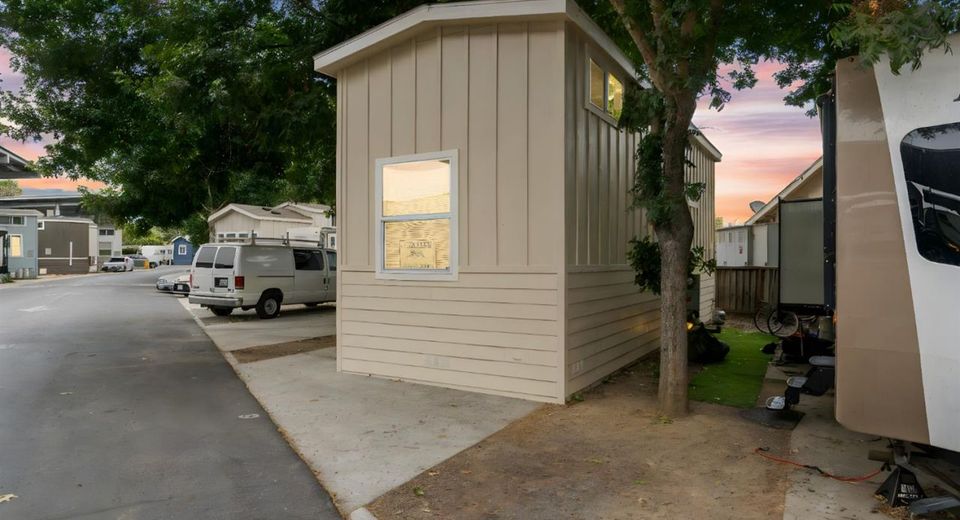 5878 Garlic Farms Dr #9, Gilroy, CA 95020 Photo