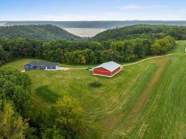 13710 Airport Road, Ferryville, WI 54628