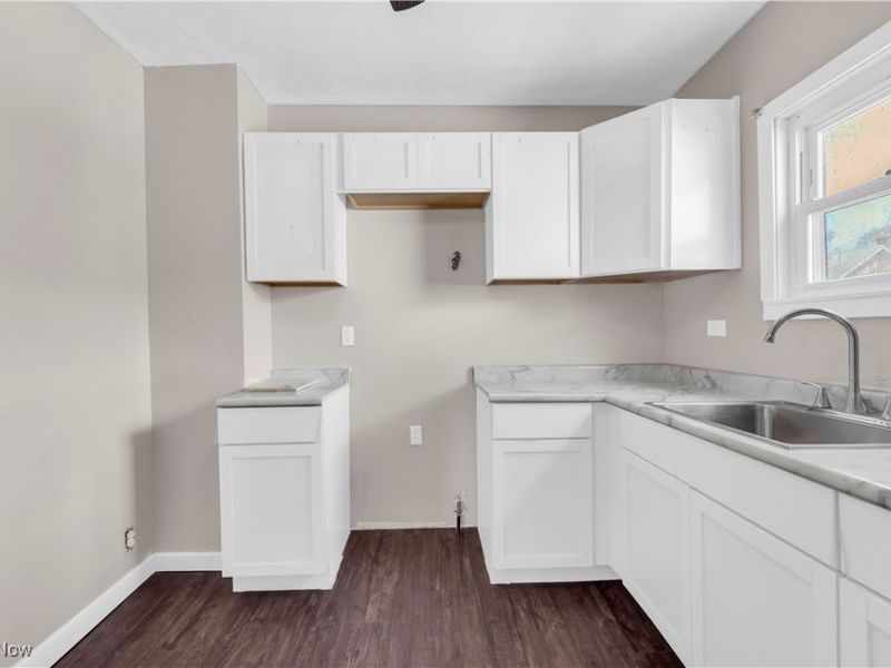 908 Dayton Street, Akron, OH 44310 Photo 3