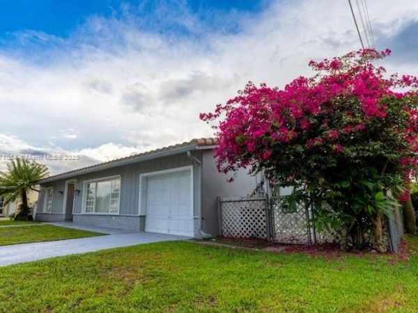 6466 NW 20th St, Margate, FL 33063