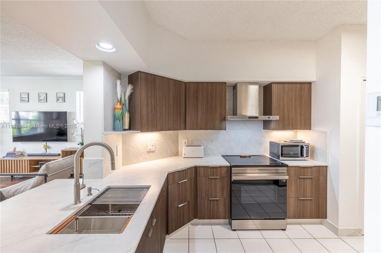 3255 NE 184th St, Unit 12217, Aventura, FL 33160 Photo