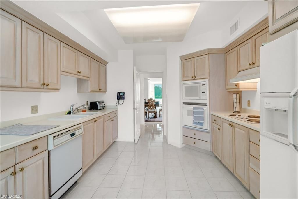 7515 Pelican Bay Blvd, Unit 2A, Naples, FL 34108 Photo
