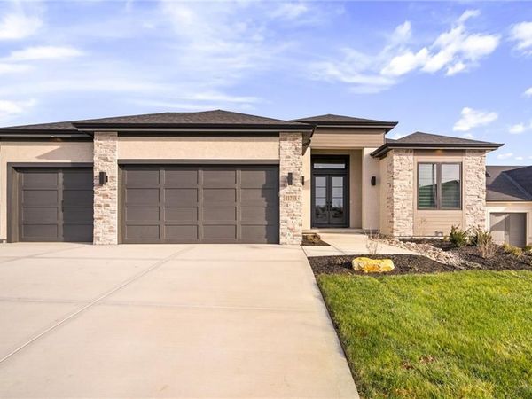 11233 S Sunray Drive, Olathe, KS 66061