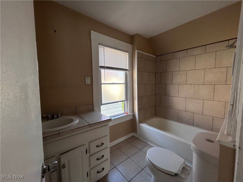 10703 Kimberley Avenue, Cleveland, OH 44108 Photo 5