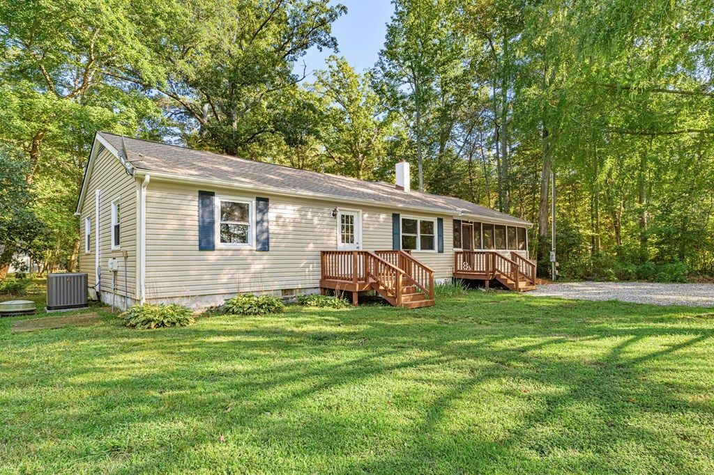 211 Beale St, Hague, VA 22469 Main Photo