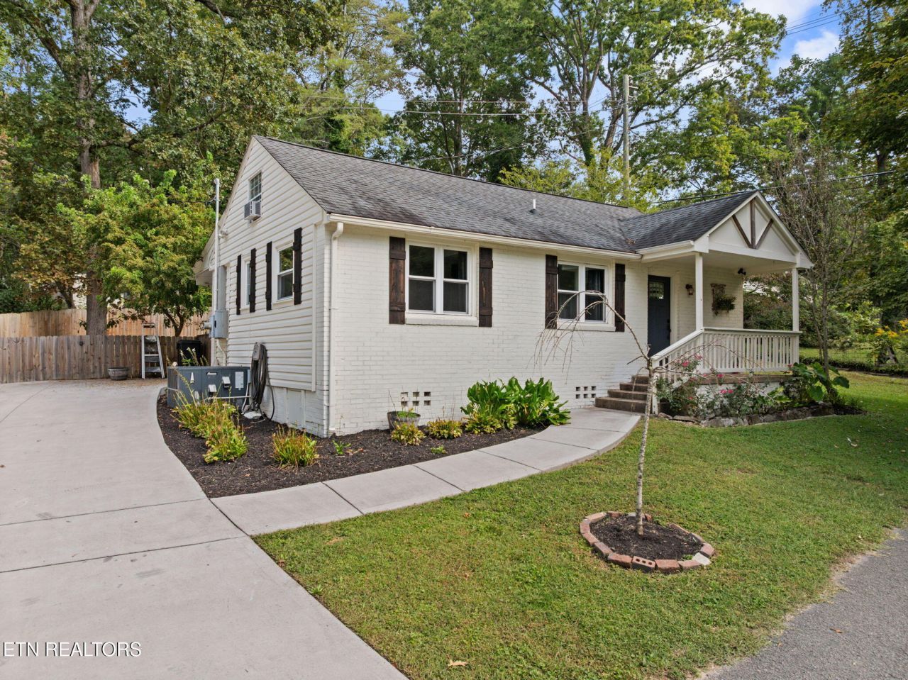 106 Crescent Rd, Norris, TN 37828 Main Photo