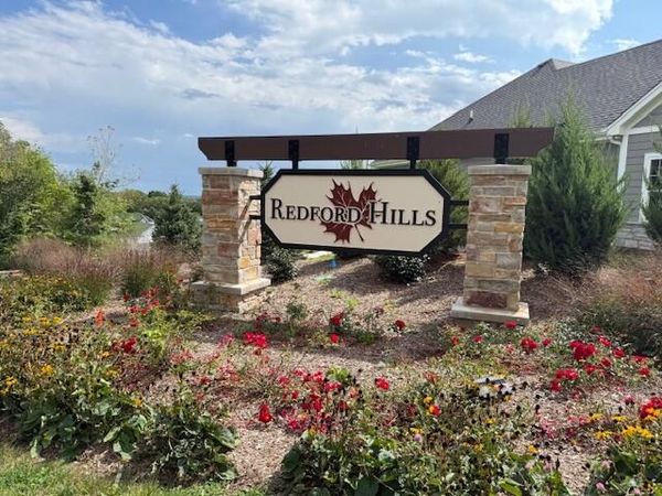 N54W25371 Crescent Hill Dr, Sussex, WI 53089
