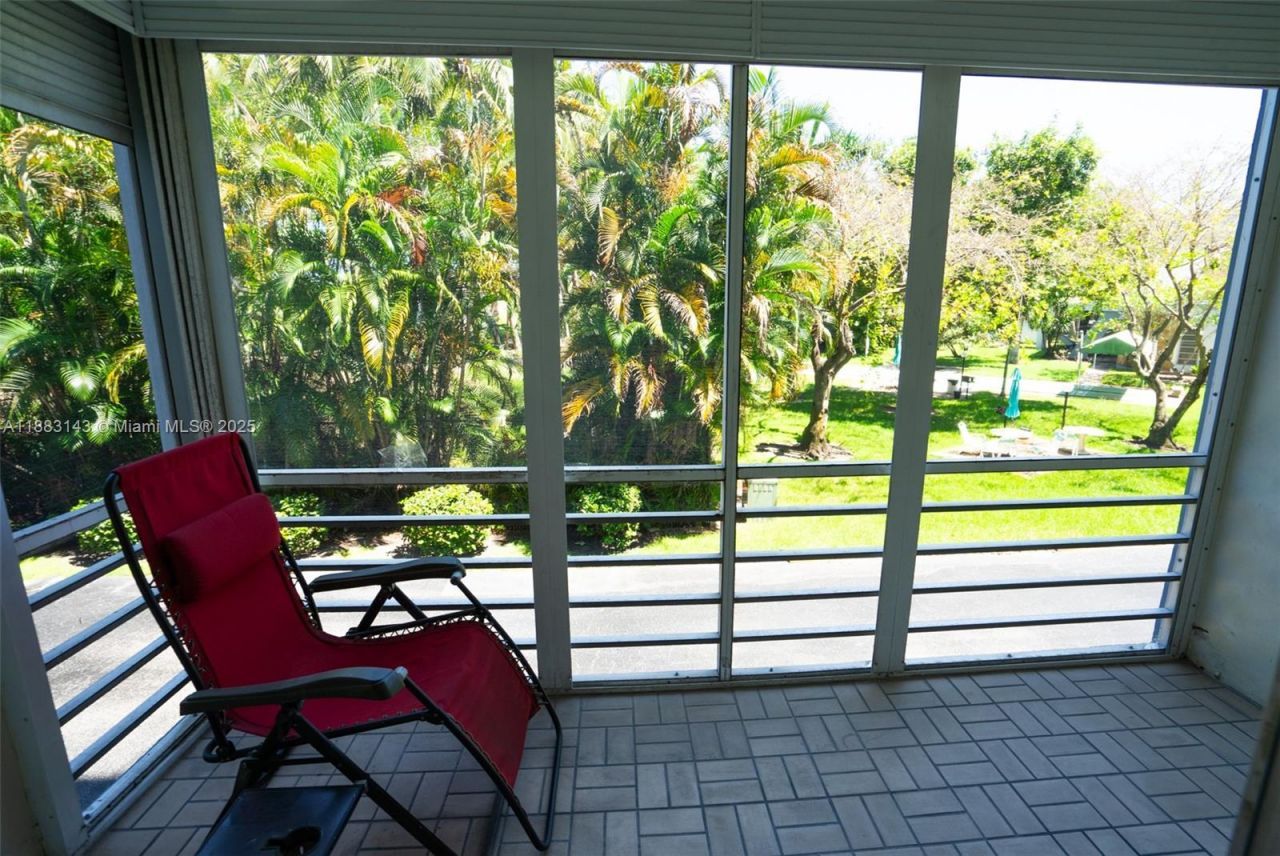 1000 NE 14th Ave, Unit 207, Hallandale Beach, FL 33009 Photo