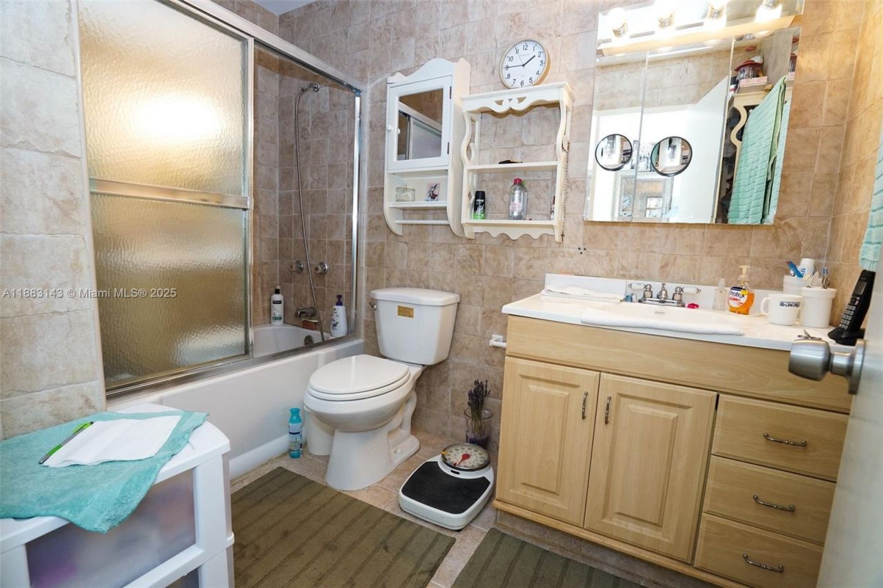 1000 NE 14th Ave, Unit 207, Hallandale Beach, FL 33009 Photo