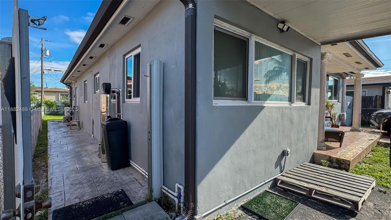 683 SE 6th Pl, Hialeah, FL 33010 Photo