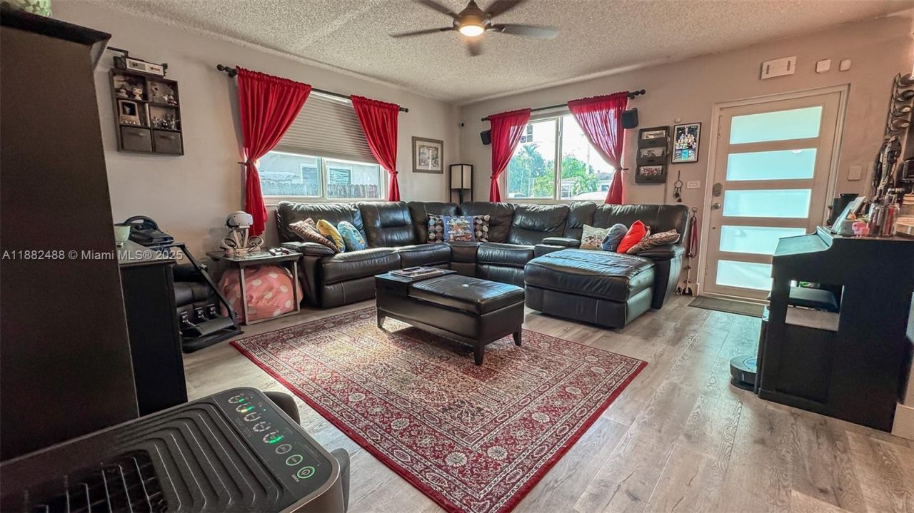 683 SE 6th Pl, Hialeah, FL 33010 Photo