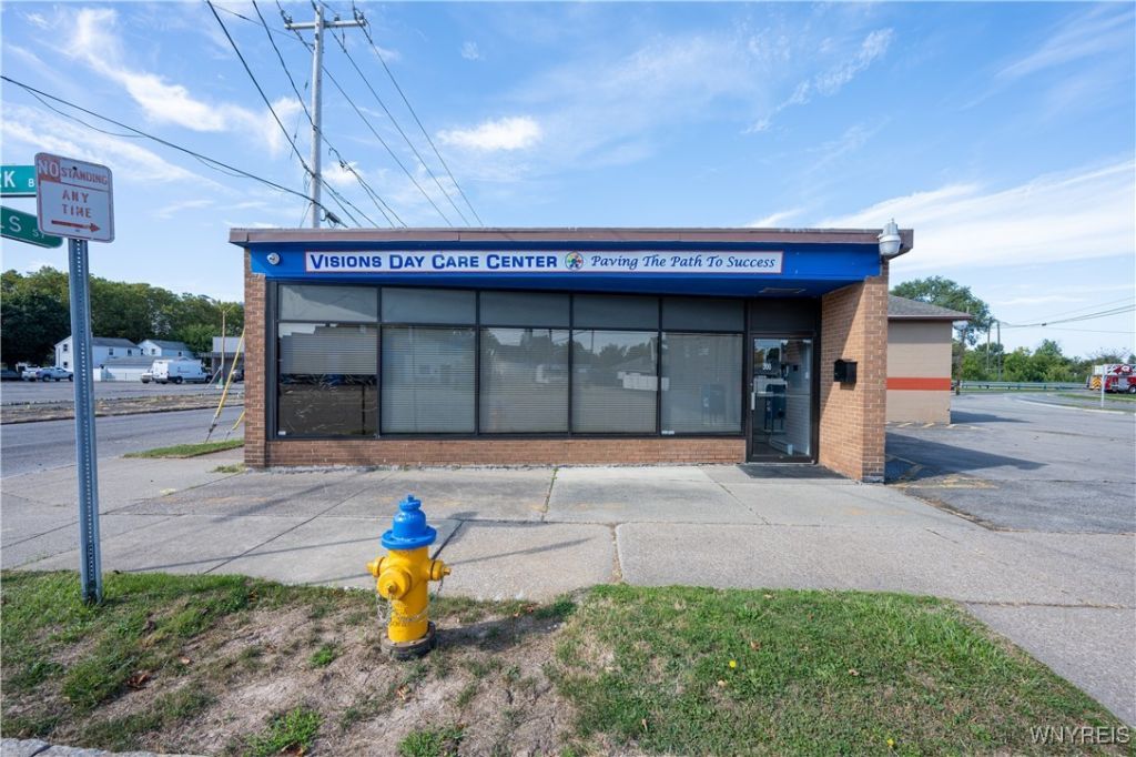 300 Hyde Park Boulevard, Niagara Falls, NY 14303 Main Photo