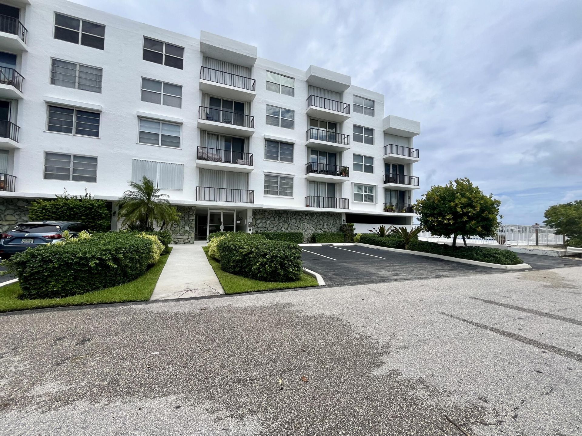 301 Croton Avenue, Unit 305, Lantana, FL 33462 Photo