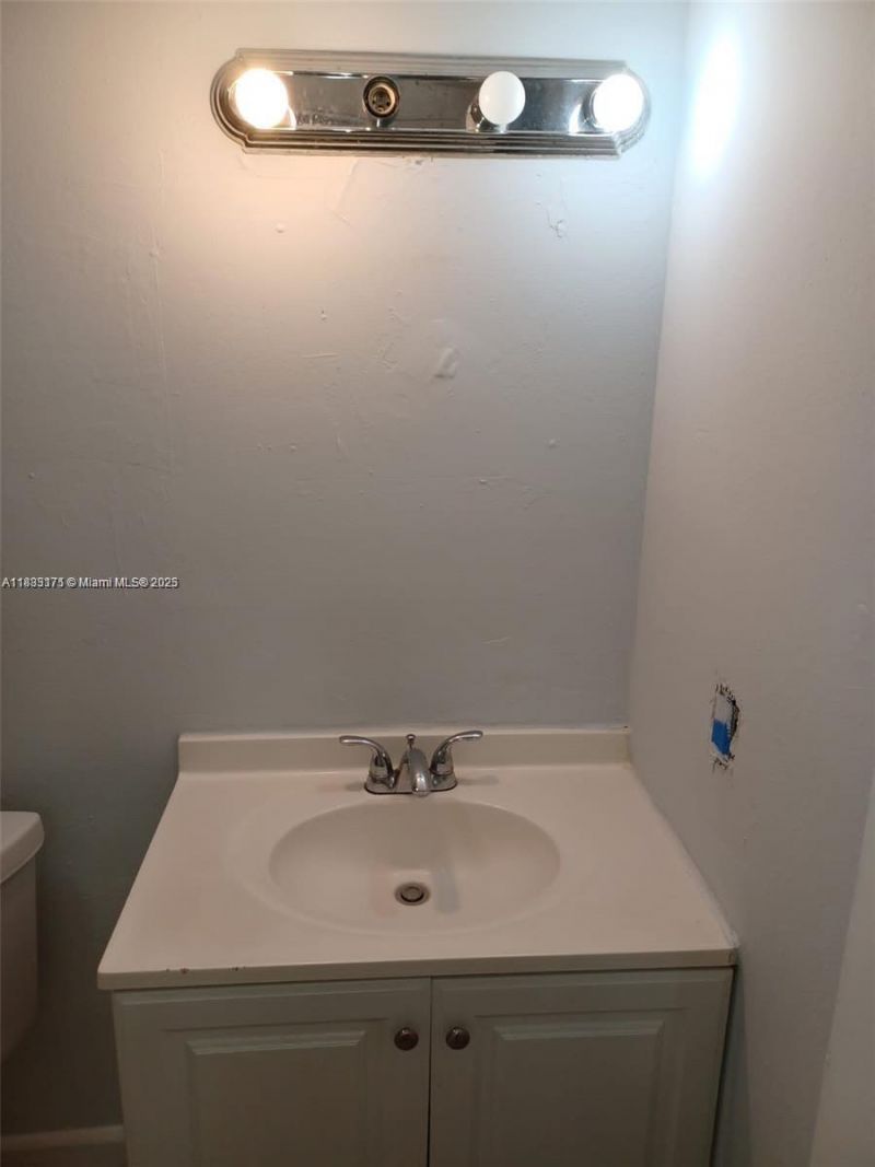 3610 NW 21st St, Unit 409, Lauderdale Lakes, FL 33311 Photo