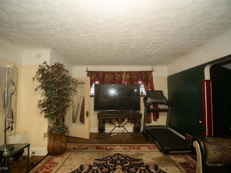 550 E 107th Street, Cleveland, OH 44108 Photo 4