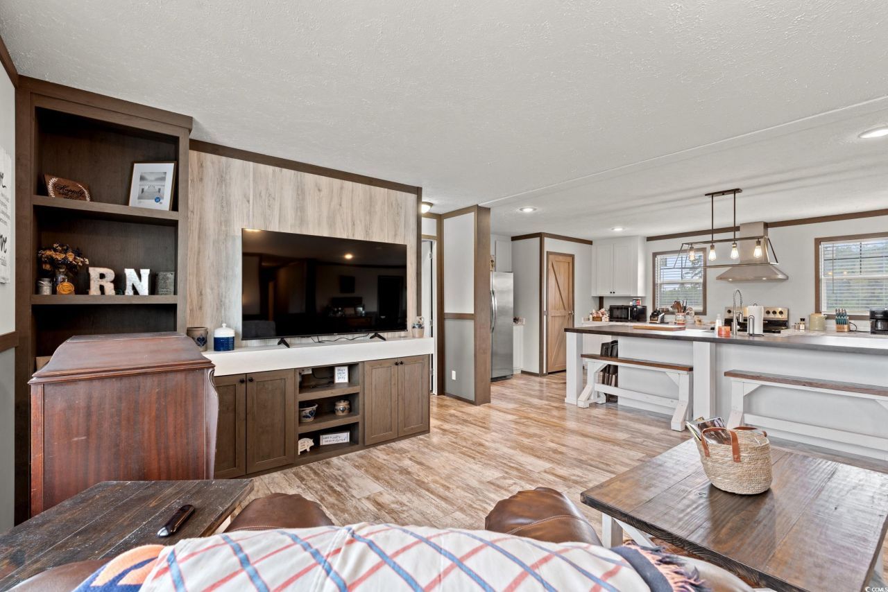 1217 Poplar Creek Rd Photo 5