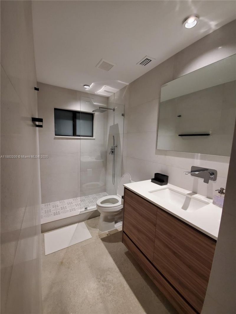 77 NE 43rd St, Unit 77, Miami, FL 33137 Photo