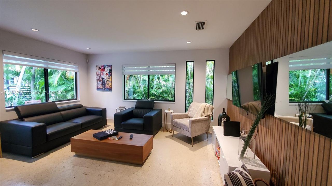 77 NE 43rd St, Unit 77, Miami, FL 33137 Photo