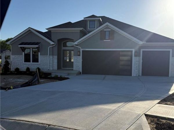 4867 NW Vicolo Dellamore Way, Riverside, MO 64150