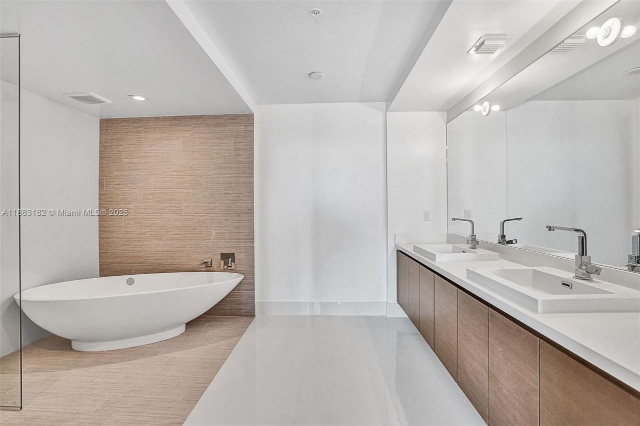 330 Sunny Isles Blvd, Unit 5-2205, Sunny Isles Beach, FL 33160 Photo