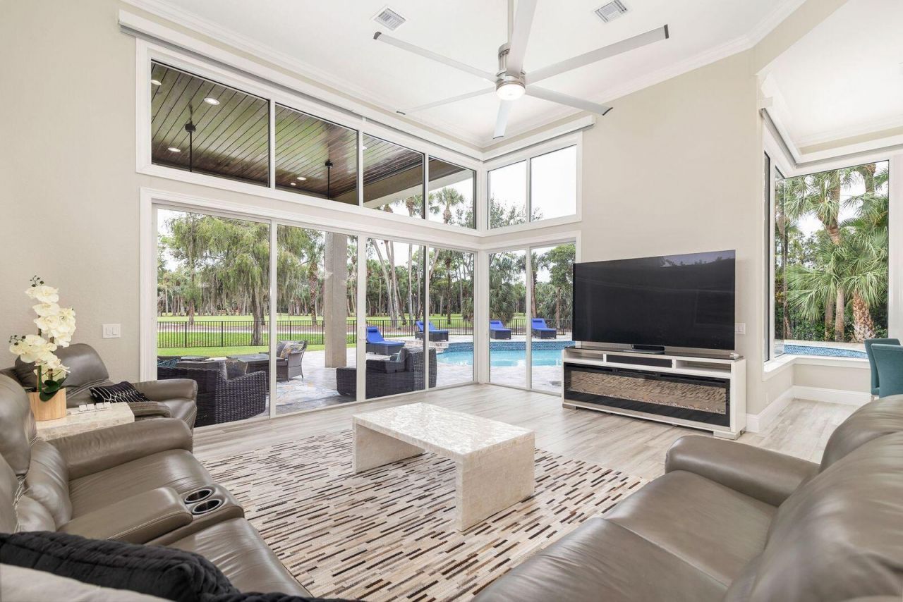 1543 Breakers West Boulevard, West Palm Beach, FL 33411 Photo