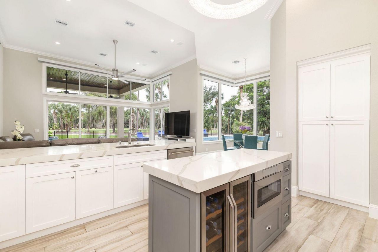 1543 Breakers West Boulevard, West Palm Beach, FL 33411 Photo