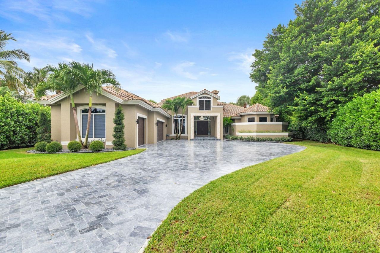 1543 Breakers West Boulevard, West Palm Beach, FL 33411 Photo