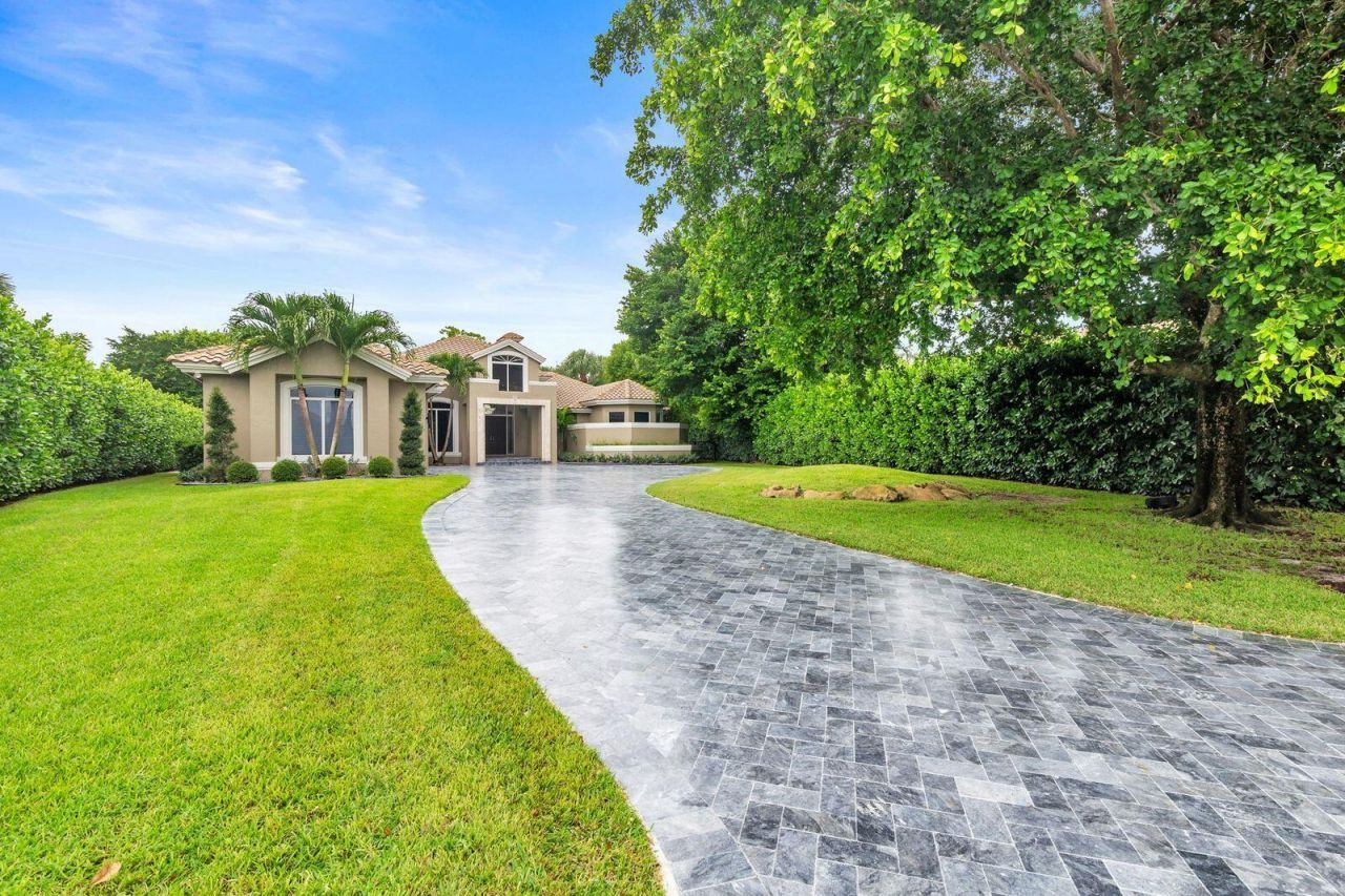 1543 Breakers West Boulevard, West Palm Beach, FL 33411 Photo