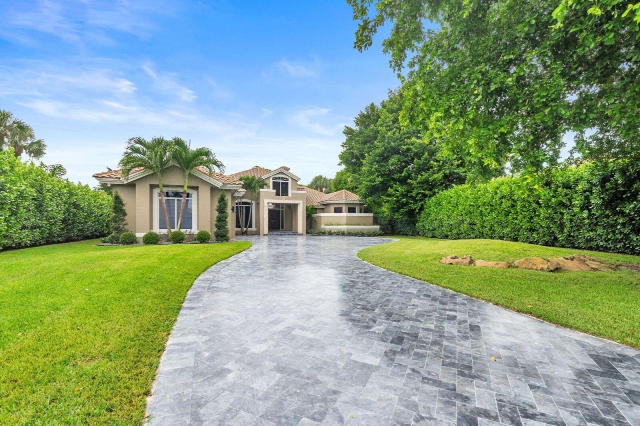 1543 Breakers West Boulevard, West Palm Beach, FL 33411 Photo