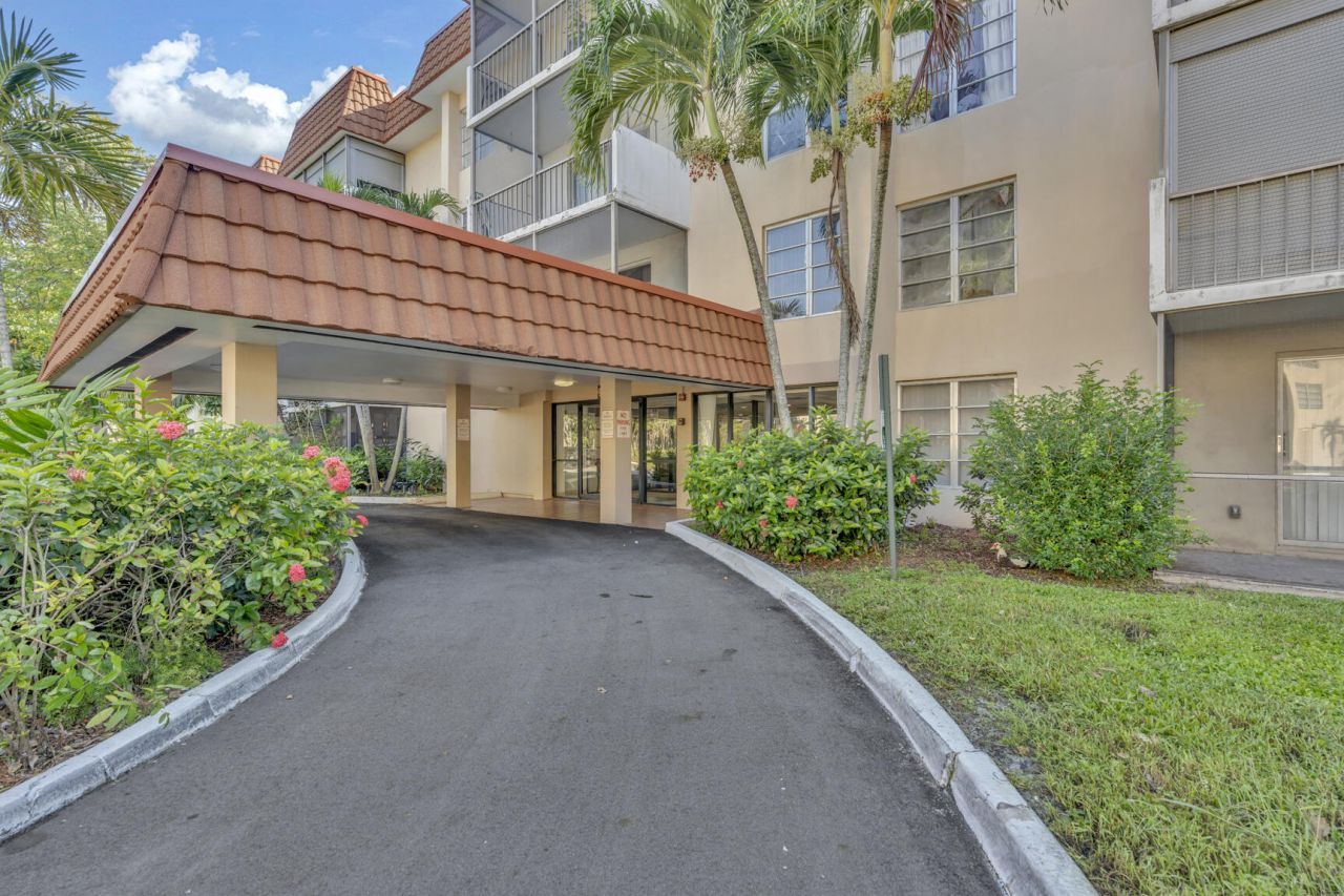 4166 Inverrary Drive, Unit 304, Lauderhill, FL 33319 Photo