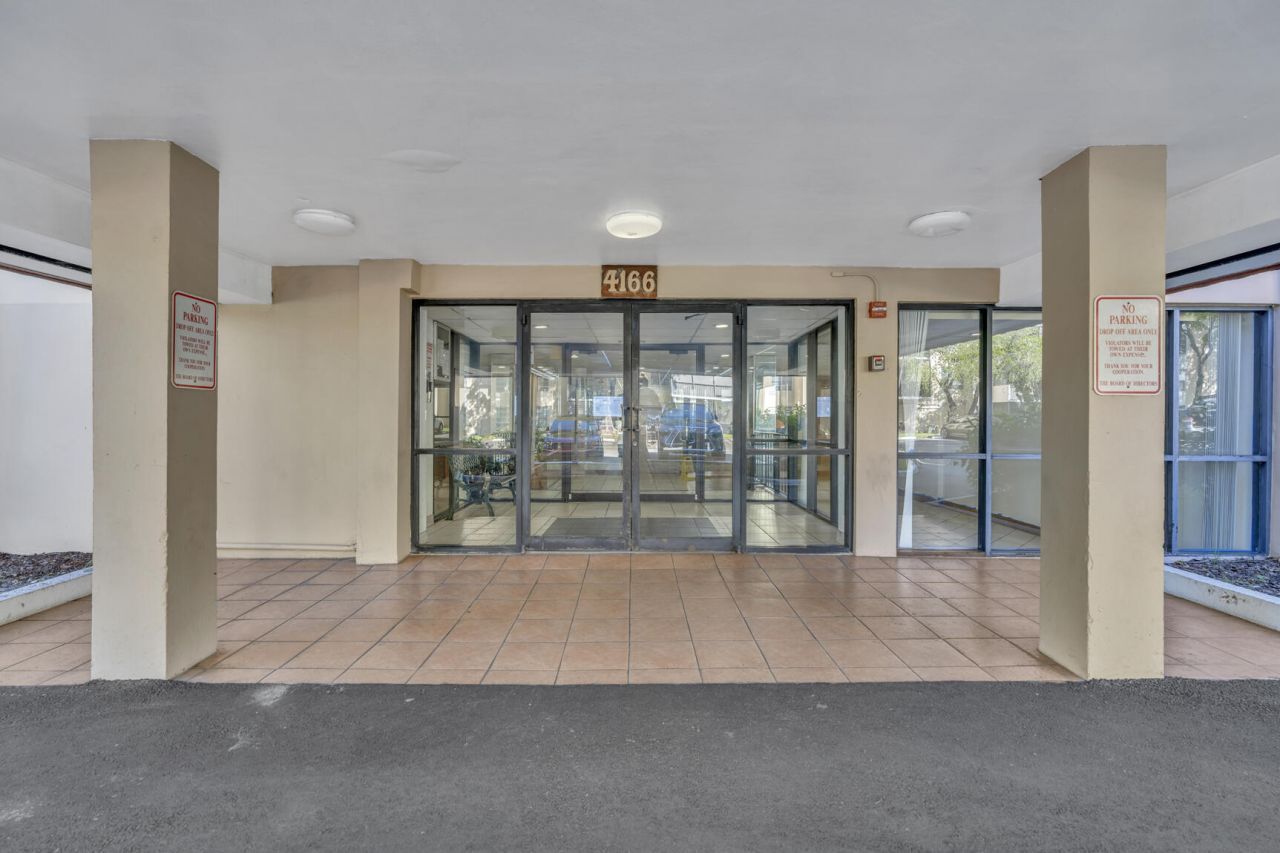 4166 Inverrary Drive, Unit 304, Lauderhill, FL 33319 Photo